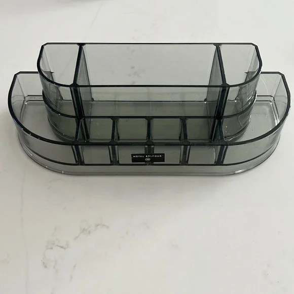 hotel balfour makeup organizer