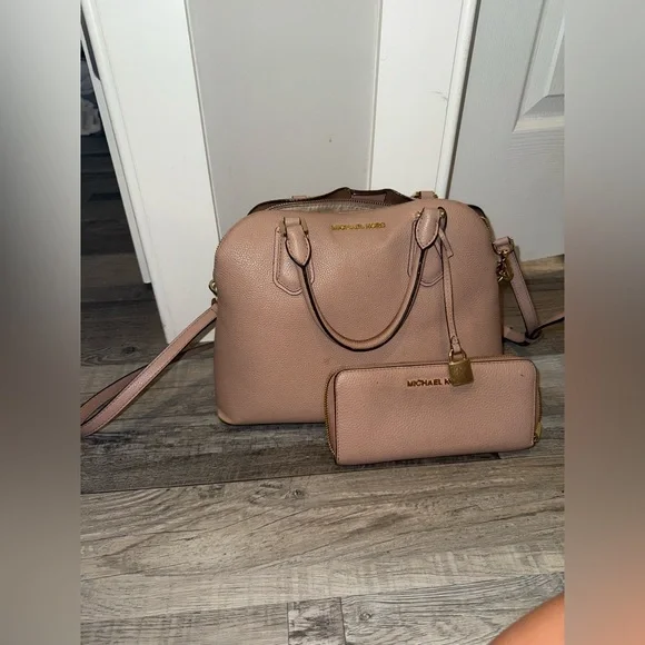 Michael Kors Large Handbag w/ Large Continental Wristlet
