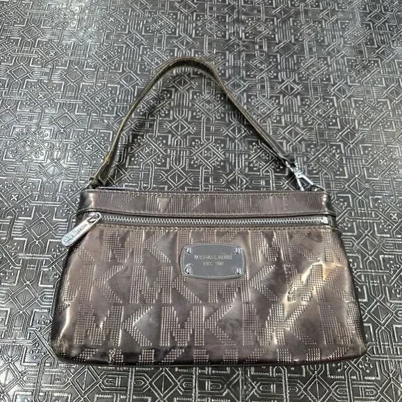 🐢 Michael Kors Pewter Metallic Wrislet Zipper Wallet
