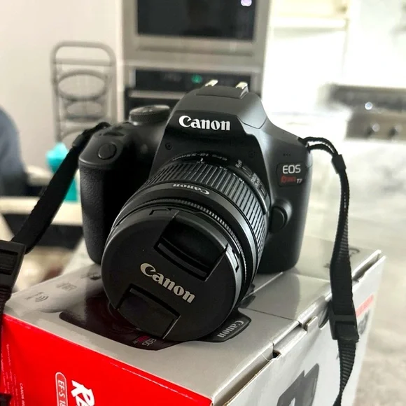 Canon EOS Rebel T7