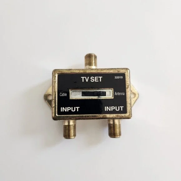 Vintage TV A/B Switch Box Cable Antenna Selector 32019 Gold Tone Coaxial Switch