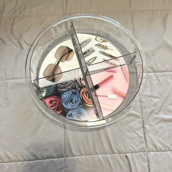 Swivel organizer, free gift with purchase!