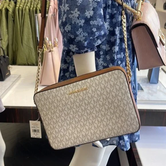 Michael Kors Jet Set Item Large East West Zip Crossbody Vanilla