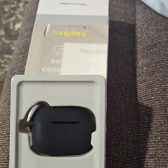 ❤️NWT Heyday Midnight Black Earbud Case Cover