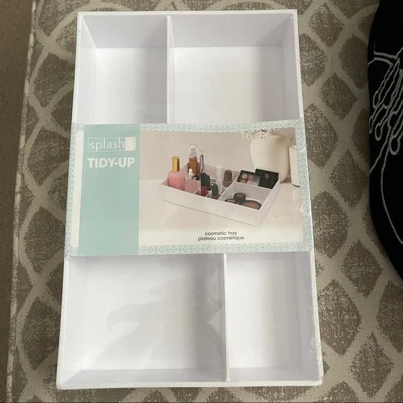 Cosmetic tray