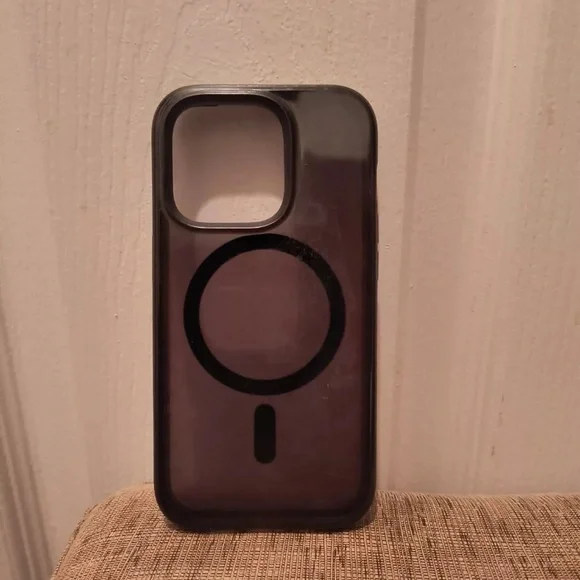 Apple iPhone 14 Pro Tech21 Evo Smokey/Black Magsafe Phone Case