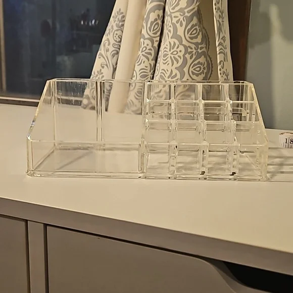 Acrylic makeup organizer