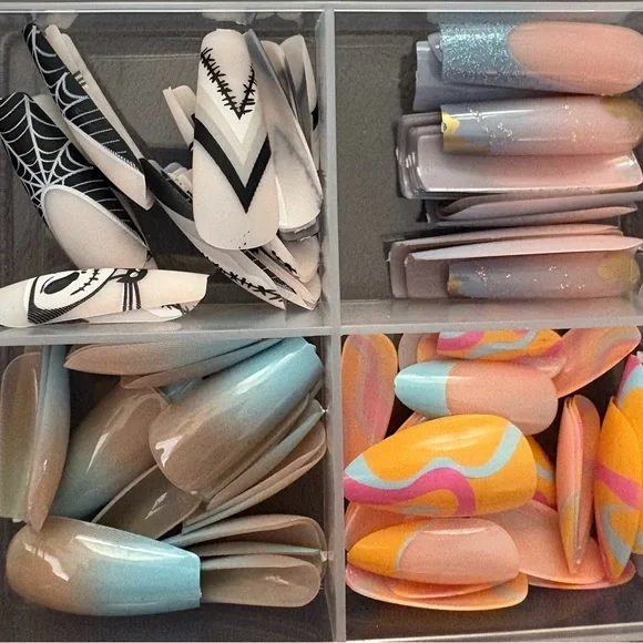 🆕96 Piece Assorted Colorful Press On Nail Art.