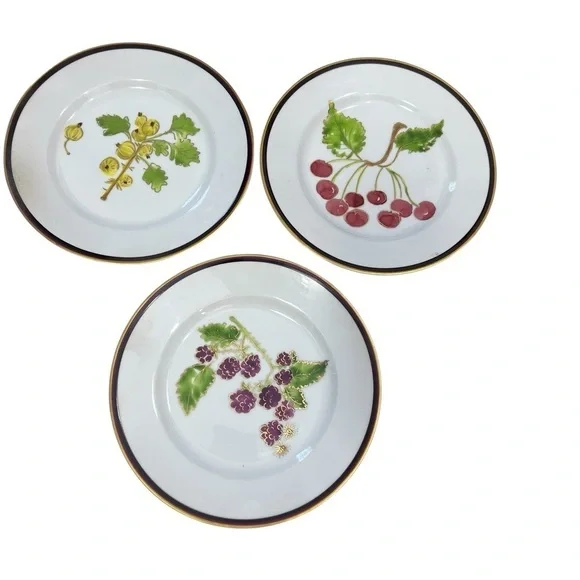 3 CRATE & BARREL Berries Fruits DESSERT Salad Plates Gold Rim 8.2…