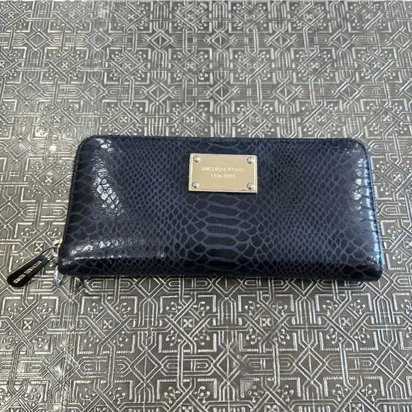 🐢 Michael Kors Snakeskin Clutch/Wallet In Great Shape!