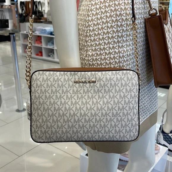 Michael Kors Jet Set Item Large East West Zip Crossbody Vanilla