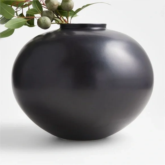CRATE&BARREL NWT Jimena black round vase -10.4”h