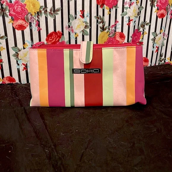 3/$10 🪻 NWT! small pink striped makeup bag