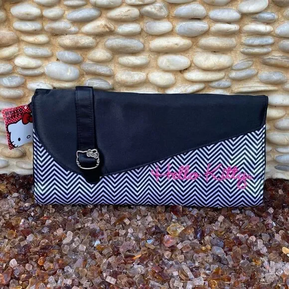 Hello Kitty Sanrio Black and White Chevron Print Satin Clutch. New w/tag (NWT).