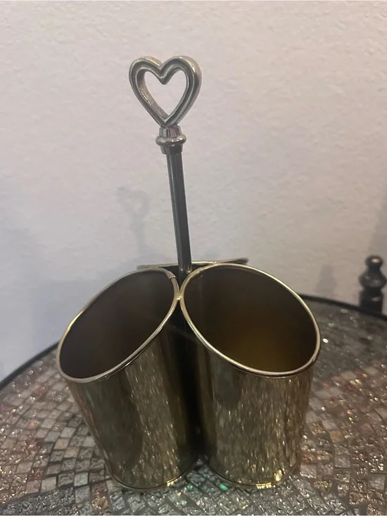 Heart-Top Gold Metal Make-up brush holder