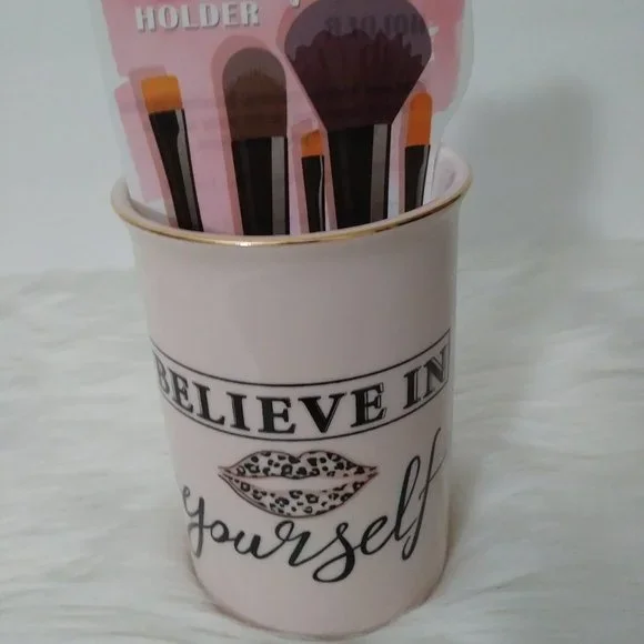 Makeup Brush Holder “Believe in Yourself