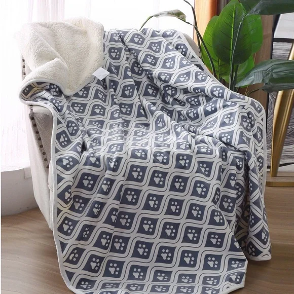 Advanced Water Resistant Pets Print Comfort Throw, 60