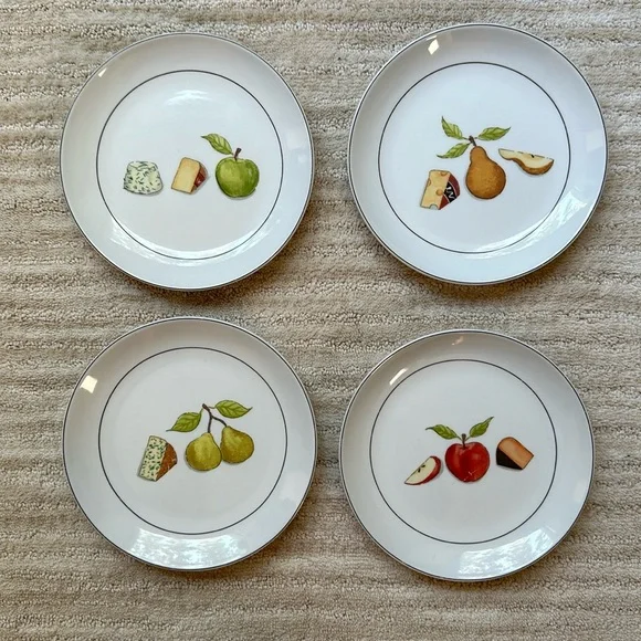 Set of 4 Crate&Barrel Nancy Green Fruit From age Appetizer Desert Plates