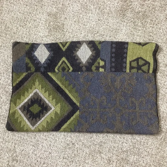 Crate & Barrel Theo Pillow Cover Wool Blend Carpet 15”x24”