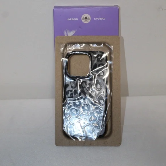 Casely Classic Into the Wild Black Leopard Case. 16 Pro