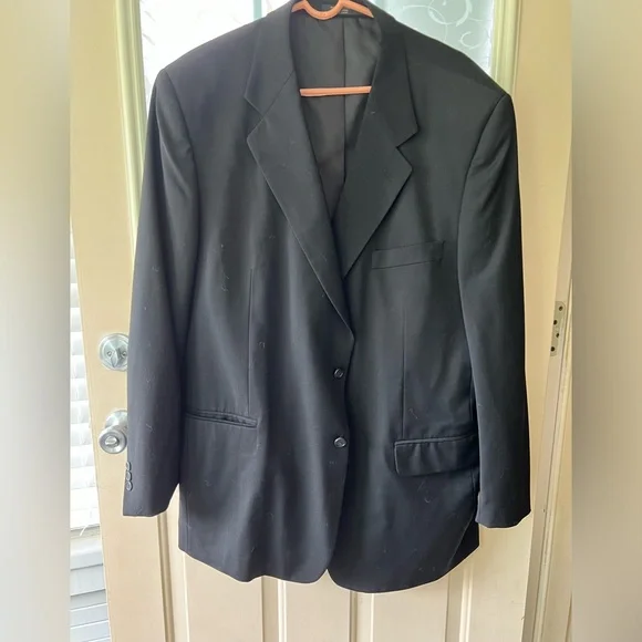 Petrocelli 💯 wool black suit jacket in size 48L. In great shape, lined.