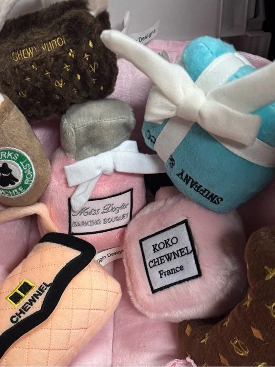 Lot of Puppy accessories in pink: puppy bed, toys, blanket for small dogs