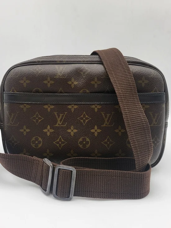 LOUIS VUITTON Monogram Canvas Reporter Bag.Authentic w/COA included!!!