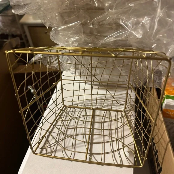 4pcs Avon vintage Gold colored metal wire basket for storage/gifting