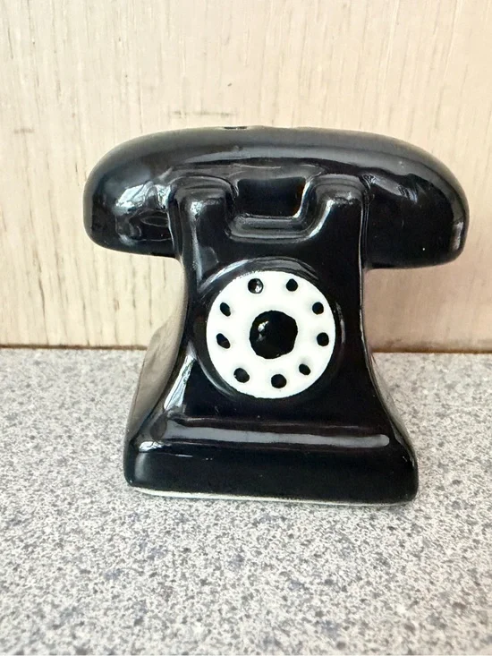 New Crate & Barrel Old Fashioned Retro Telephone Black Salt Pepper Shaker