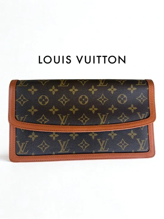✨Pristine LOUIS VUITTON Pochette Clutch plus LV Dust Bag, COA and 46” Chain✨