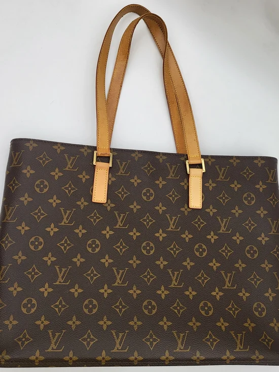 LOUIS VUITTON Monogram GM Luco. Authentic w/COA..