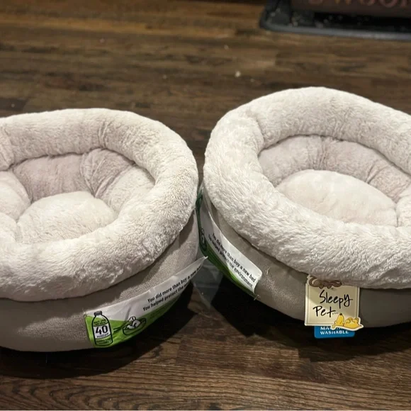NEW Cozy Cream Pet Bed dog or cat- NEW! One left!