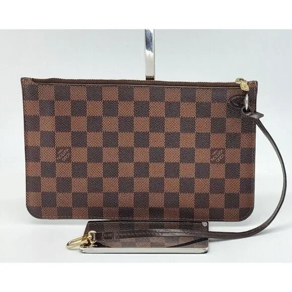 Louis Vuitton Neverfull MM Pochette in Damier Ebene in Excellent Condition