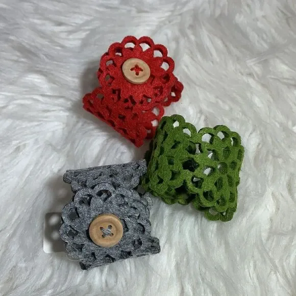 🟢3 for $20 —CRATE & Barrel 8 napkin rings laser cut button closure NWT