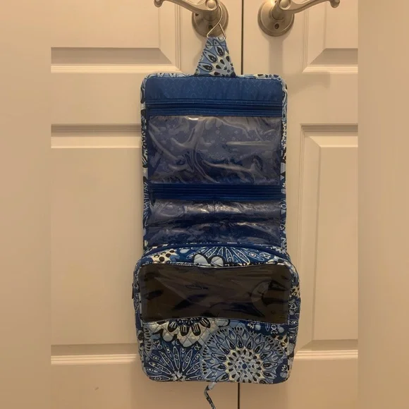 NWOT Vera Bradley Hanging Travel Organizer Blue Medallion