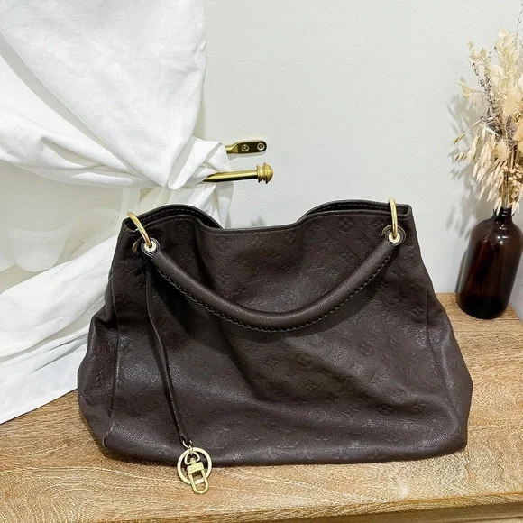 Louis Vuitton Artsy MM