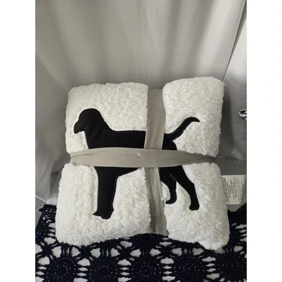 Woolrich Sherpa Throw Blanket & Pillow Set‎ 50x60 Plaid Dog Silhouette 16x16