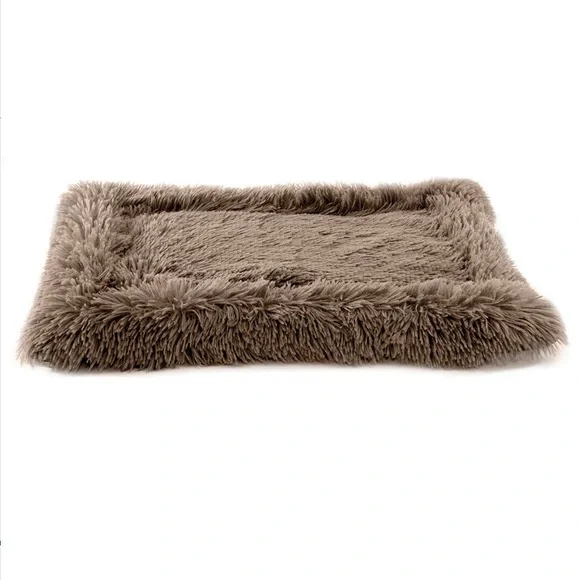 NWT! Precious Tails Eyelash Faux Fur Bed