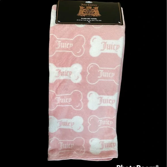 Juicy Couture Plush Pet Towel/ Throw. 27.5 in x 44 in Pink and White New