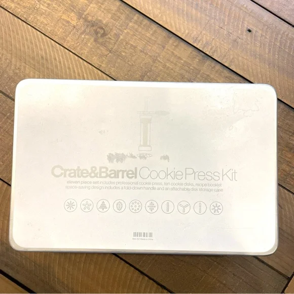✨NEW✨ Crate & Barrel Cookie Press Kit