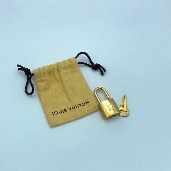 LOUIS VUITTON GOLD LOCK & KEY #322