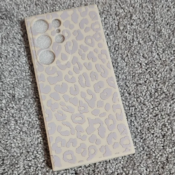 🟠B9🔹️Leopard Print Phone Case - Cream and Gray