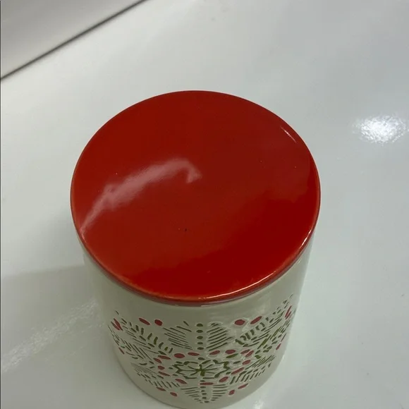 Crate & Barrel Scented Ceramic Candle Snowflake 13oz