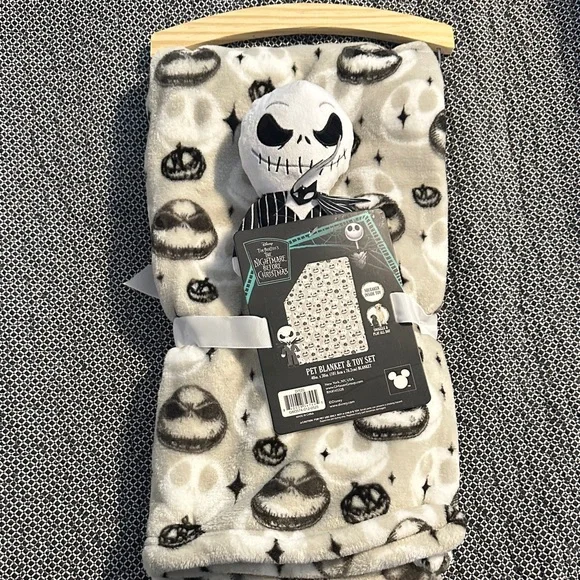 Disney Nightmare Before Christmas Dog Blanket & Toy Set - Black and White