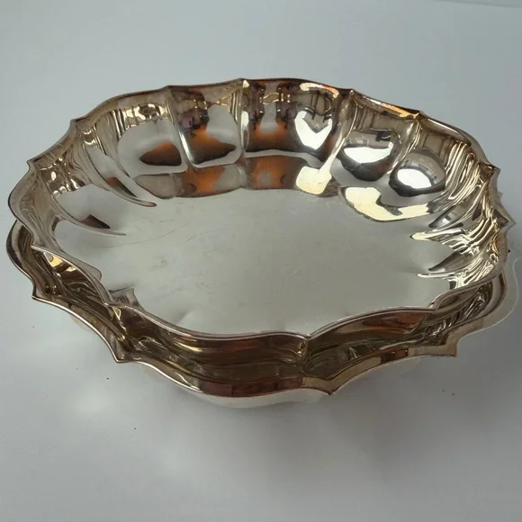 VTG Set Silver Plated Scallop Nut Dishes - Chippendale Silver Co 692 & 1 Unknown