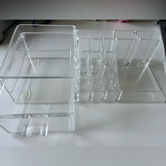 makeup organizer