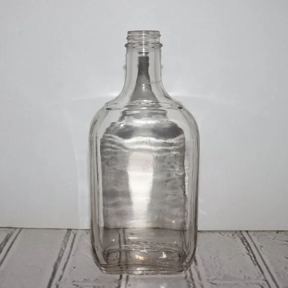 🧪 Vintage Clear Glass Bottle · 8