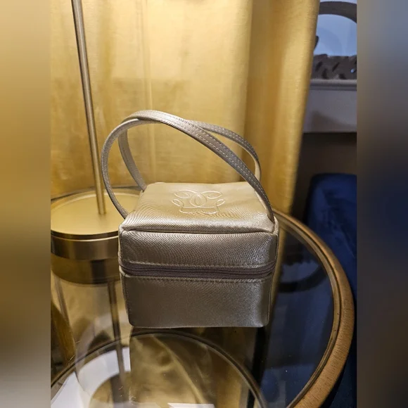97/98 Brand New Guerlain satin makeup bag