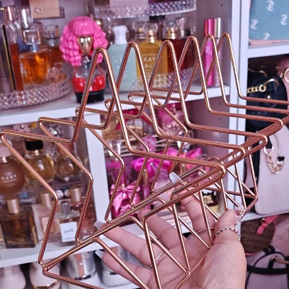 Rose Gold Star-Shaped Wire Organizer