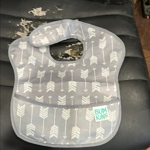 Bumkins Gray and White Arrow Bib Modern Design